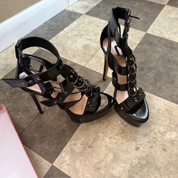 Shoes - Chic Black Strappy Platform Heels